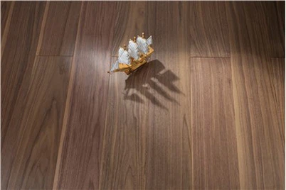 503-11 Let børstet valnød