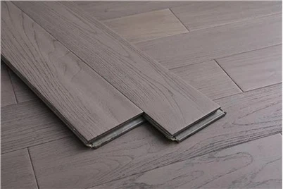 Røget ensfarvet grå